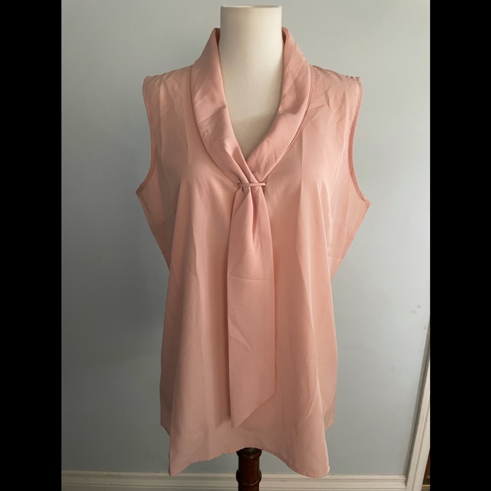 Très Jolie sleeveless tie blouse size medium